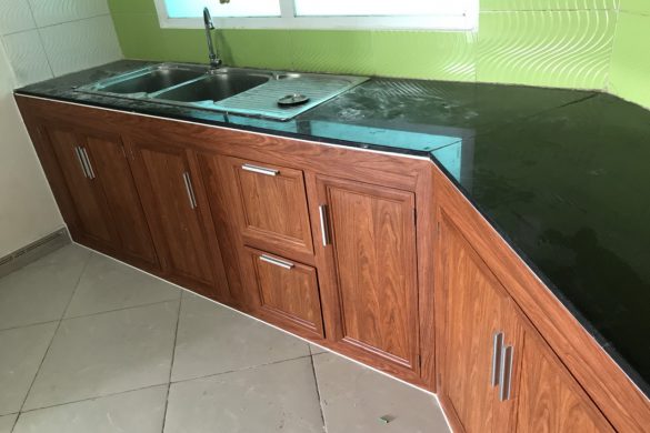 Tủ bếp nhôm giả gỗ