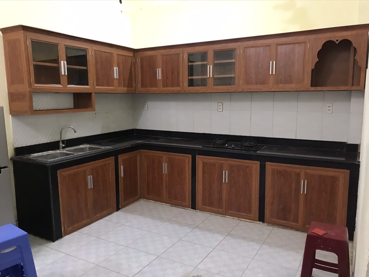 Tủ bếp nhôm giả gỗ