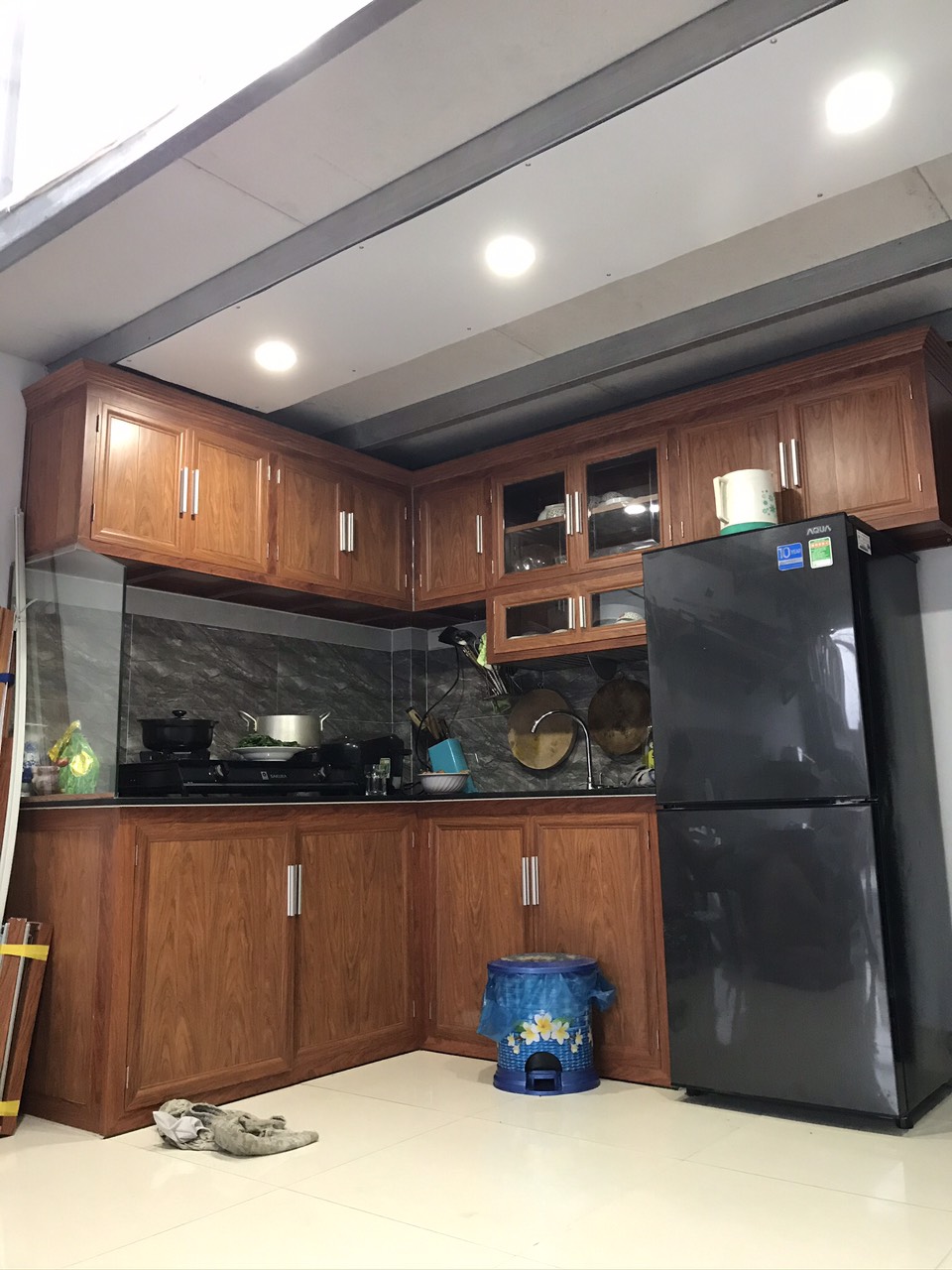 Tủ bếp nhôm giả gỗ