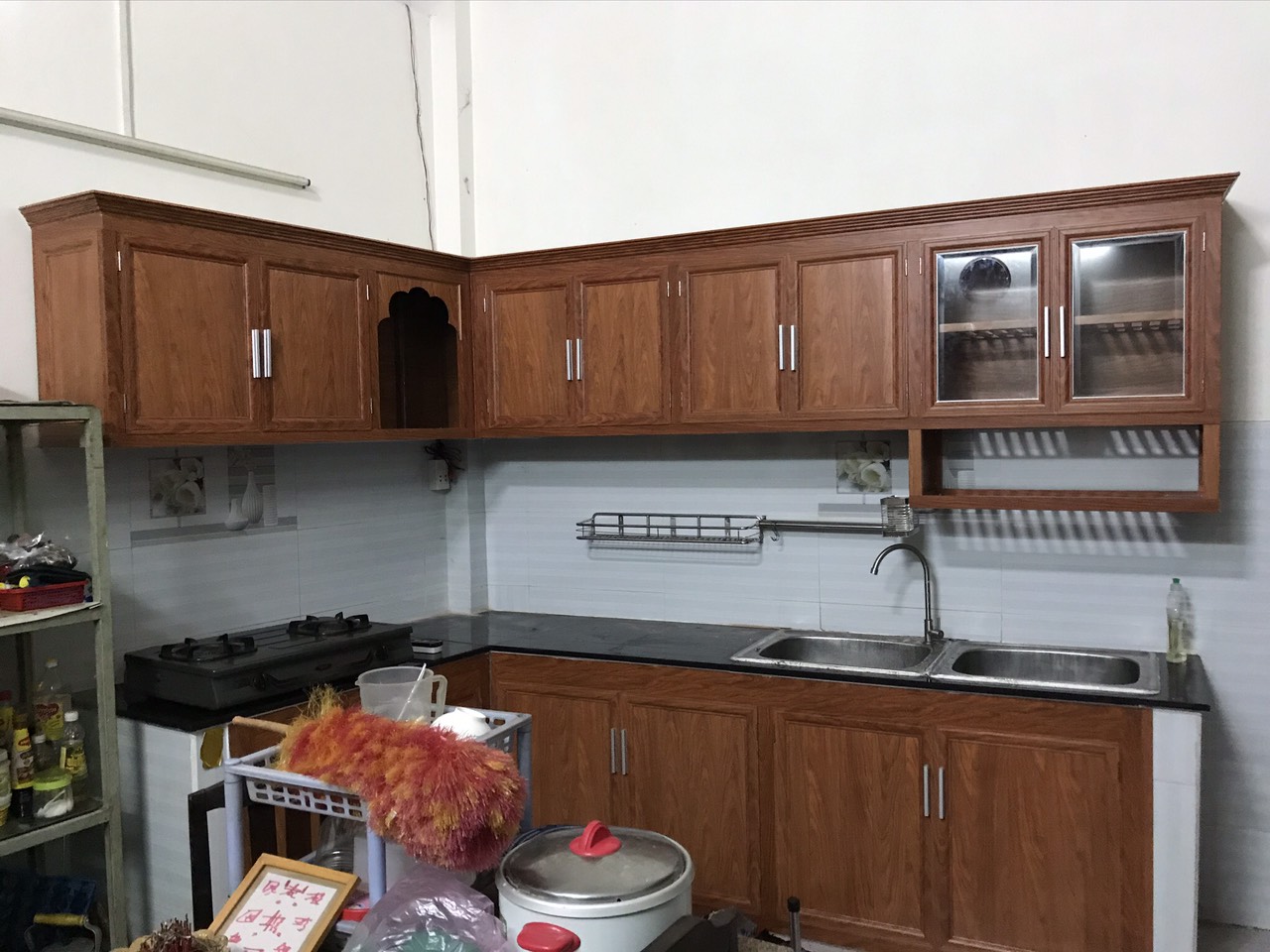 Tủ bếp nhôm giả gỗ