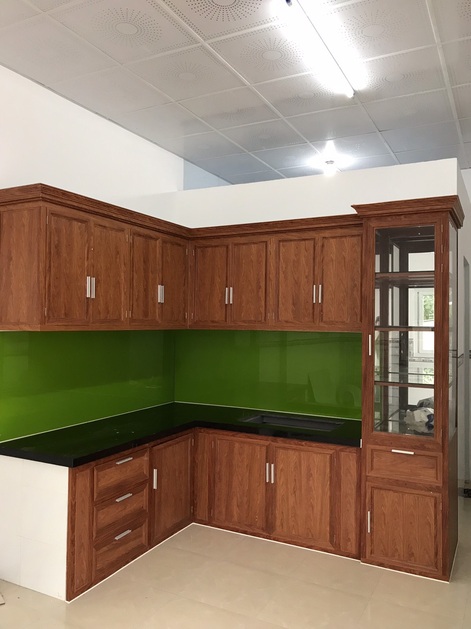 Tủ bếp nhôm giả gỗ