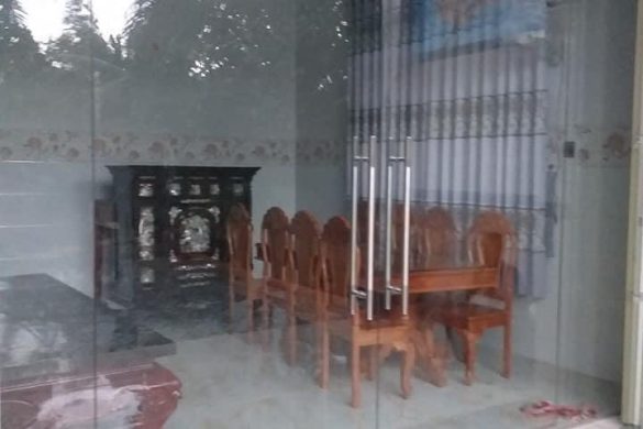 Cửa bản lề sàn kính cường lực