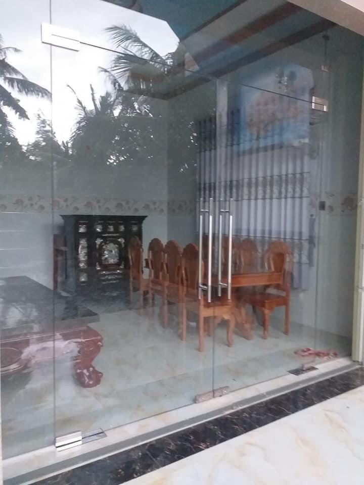 Cửa bản lề sàn kính cường lực