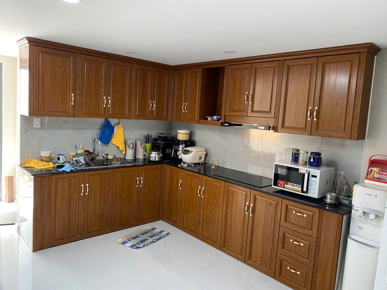 Tủ bếp với các vật liệu cao cấp