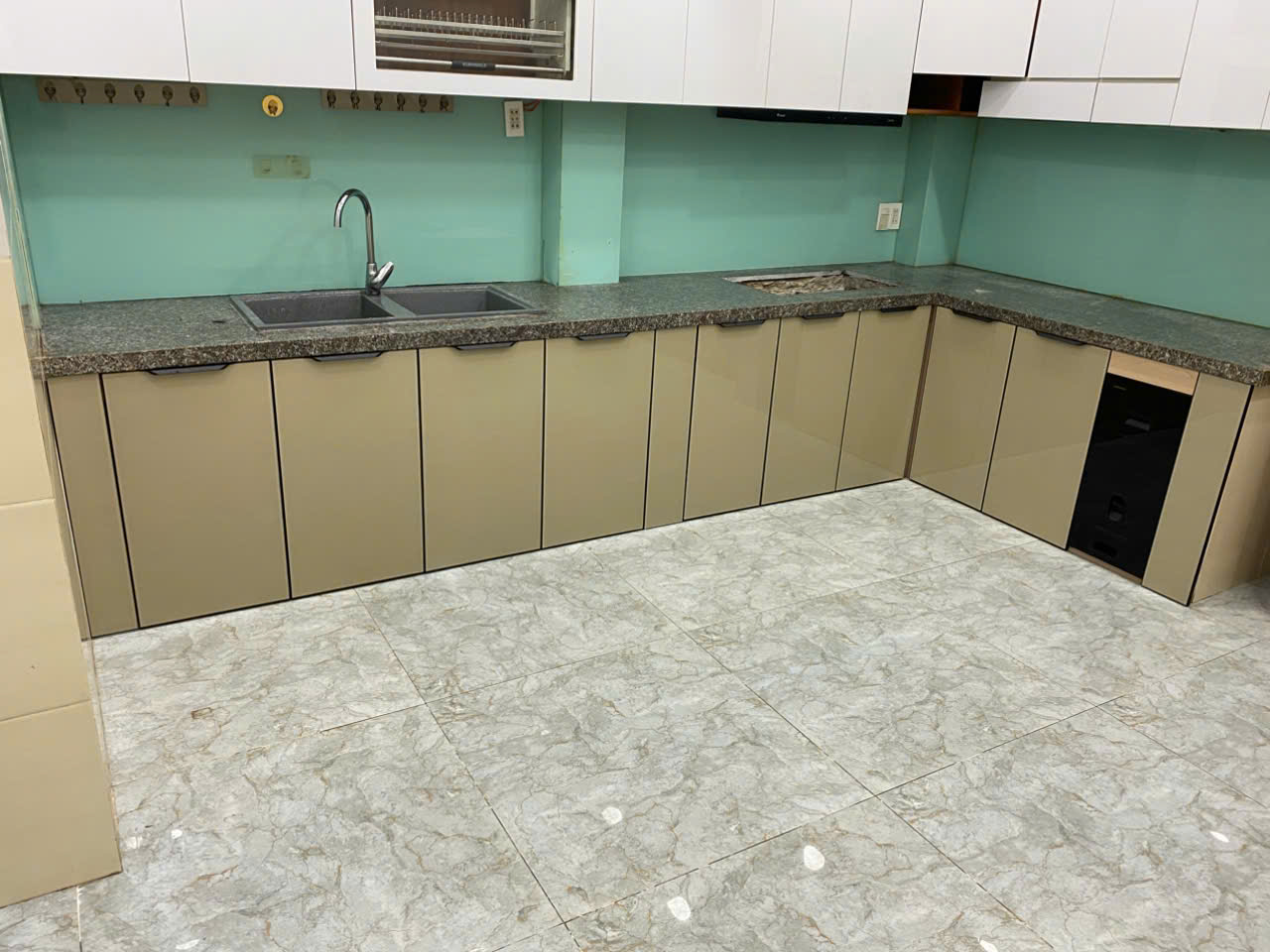 Tủ bếp hiện đại: Thiết kế đơn giản, hiện đại và thời trung cổ.